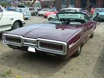 Heckansicht eines 1965´er Ford Thunderbird Convertible. Alte Dreherei in Mülheim an der Ruhr am 21.06.2020.