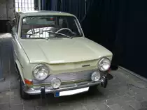 Simca 1000GLE, der Modelljahre von 1968 bis 1976. Vorgestellt wurde der Simca 1000 im Jahr 1961. Das Modell war ein Verkaufserfolg. Als im Jahr 1978 diese Modellreihe eingestellt wurde waren fast 1.7 Millionen Fahrzeuge dieses Typs produziert worden. Der im Heck verbaute, wassergekühlte Vierzylinderreihenmotor hat in diesem Modell einen Hubraum von 1118 cm³ und leistet 49 PS. Die Höchstgeschwindigkeit liegt bei 145 km/h. Alte Dreherei in Mülheim an der Ruhr am 21.06.2020.