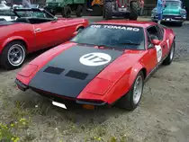 Der Argentinier Alejandro De Tomaso gründete 1959 in der Nähe von Modena die De Tomaso Automobili SpA. Im Jahr 1971 wurde der Pantera vorgestellt. Die Karosserie wurde vom legendären Tom Tjaarda gezeichnet. Der Motor war als Mittelmotor verbaut und stammte aus dem Regal von Ford/USA. Dieser V8´er hat einen Hubraum von 5763 cm³ und leistet 350 PS. Die Höchstgeschwindigkeit wurde damals mit 257 km/h angegeben. Alte Dreherei in Mülheim an der Ruhr am 21.06.2020.