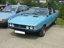 Moretti 128 Roadster. Der Moretti 128 Roadster wurde auf dem Turiner Autosalon des Jahres 1969 vorgestellt. Aufgebaut war das Targamodell auf dem Chassis des Fiat 128, von dem auch die meisten Technikkomponenten übernommen wurden. Von 1969 bis 1974 war der Vierzylinderreihenmotor mit 1116 cm³ und einer Leistung von 55 PS verbaut. In den letzten beiden Modelljahren kam der 1290 cm³ Motor mit 60 PS zum Einsatz. Mit einem Kaufpreis von 1.500.000,00 Lire im Jahr 1969, kostete ein solcher Moretti 128 Roadster mehr als doppelt soviel, wie ein Fiat 127. Alte Dreherei in Mülheim an der Ruhr am 21.06.2020.