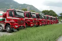 diverse MB Arocs Betonmischer, Kipper und Sattelzüge von Volken Beton am 23.7.16 in Visp.