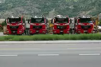 Vier MAN von Volken Beton am 3.7.16 in Visp parkiert.