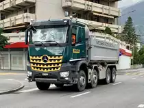 Ein MB Arocs Kipper der Bauunternehmung Imboden am 25.6.20 in Visp.