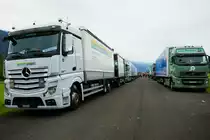 MB Actros von Thommen + Furler und ein Volvo von Bergen am 26.6.16 beim Trucker Festival Interlaken.