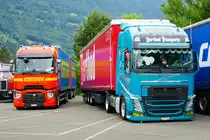 Renault Pritsche von Constantin und Volvo Sattelzug von Berthod am 26.6.16 beim Trucker Festival Interlaken.