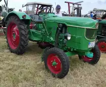 =Deutz D 2505 steht bei der Oldtimerausstellung in Uttrichshausen, 07-2019