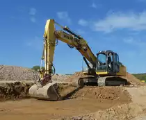 =NEW Holland 215 C, eingesetzt auf einer Baustelle in 36100 Petersberg-Marbach, 04-2020