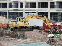 Komatsu Bagger bei Bauarbeiten in Berlin am 20.06.2020.