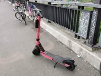 Ein E-Scooter von VOI in Berlin. Aufgenommen am 17.06.2020.