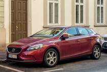 Volvo V40 in Weinrot, gesehen in Januar, 2020.