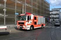 Feuerwehr Frankfurt MAN TGM HLF20 am 01.07.20 in Frankfurt am Main Hbf bei einer Straßenbahn Entgleisung 