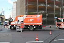 Feuerwehr Frankfurt Rüstwagen Schiene 2 am 01.07.20 in Frankfurt am Main Hbf bei einer Straßenbahn Entgleisung 