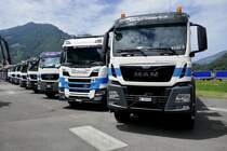 Sechs MAN und ein Scania von Egli Transporte am 25.6.18 beim Trucker Festival Interlaken.