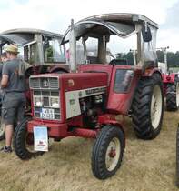 =IHC 423 steht bei der Oldtimerausstellung in Uttrichshausen, 07-2019