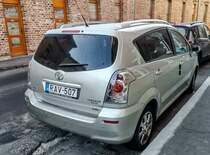 Rückansicht: Toyota Corolla Verso, fotografiert in Januar, 2020.