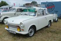 =Trabant 601 mit angehängtem Klaufix, gesehen bei der Oldtimerausstellung in Uttrichshausen im Juli 2019