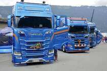 Mehrere Scania von Rüegsegger am 25.6.18 beim Trucker Festival Interlaken.
