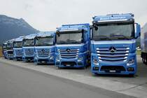 Fünf MB Actros und ein Volvo von Braucht Transporte am 25.6.18 beim Trucker Festival Interlaken.
