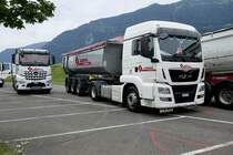 Ein MAN und MB Actros Kippersattelzug von Lehmann am 25.6.18 beim Trucker Festival Interlaken.