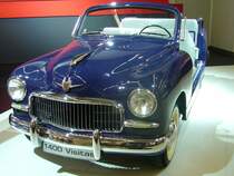 SEAT 1400  Visitas  aus dem Jahr 1954. Basis des 1400  Visitas  ist das erste von SEAT gefertigte Modell, der 1400, der am 13. November 1953, gut drei Jahre nach der Gründung von SEAT, erstmals vom Band lief. Bis zur Produktionseinstellung im Jahr 1964 wurden ca. 99.000 SEAT 1400 produziert. Der hier gezeigte, einzigartige SEAT 1400  Visitas  wurde im SEAT-Werk Zona Franco/Barcelona entwickelt und in Handarbeit aufgebaut. Mit diesem Auto wurden Besucher des Werkes auf dem Werksgelände herum gefahren. Der Wagen ist so konstruiert, dass alle Mitfahrer größtmöglichen Komfort genießen können. Angetrieben wird der 1400´er von einem Vierzylinderreihenmotor mit einem Hubraum von 1395 cm³ und einer Leistung von 44 PS. Techno Classica Essen am 17.04.2015.