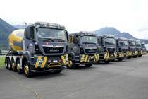 Sechs MAN und ein Steyr von Eicher Transporte am 25.6.18 beim Trucker Festival Interlaken.