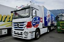 MB Actros Sattelzug von Emmi am 25.6.18 beim Trucker Festival Interlaken.