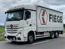 Ein weiterer MB Actros der Fiege am 3.7.20 bei Dotzigen.