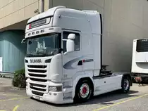 Eine Scania Zugmaschine von Krummen Kerzers am 10.7.20 in Kerzers.