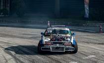 Ein driftender 3er ohne Motorhaube. Foto: März, 2019 Auto Motor und Tuning Show Budapest.