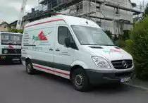 =MB Sprinter der Zimmerei PREIS steht auf einer Baustelle in Petersberg-Marbach, 06-2020