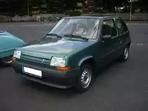 Renault R5 Sondermodell  Campus . Das Sondermodell R5 Campus wurde 1988 auf den Markt gebracht um die Nachfrage, nach dem in die Jahre gekommenen R5 anzukurbeln. Das Modell war in einigen Metalliclackierungen erhältlich. Angetrieben wird  Der kleine Freund , wie ihn die Werbung einst nannte, von einem quer eingebauten Vierzylinderreihenmotor mit einem Hubraum von 1108 cm³ und einer Leistung von 45 PS. Franzosentreffen an Mo´s Bikertreff in Krefeld am 11.07.2020.
