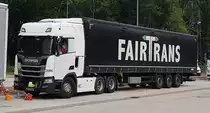 =Scania-Sattelzug von FairTrans steht im Juli 2019 auf einem Rastplatz an der A 7