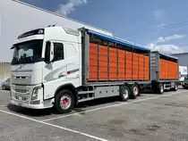 Volvo Tiertransporter von Krummen Kerzers am 10.7.20 in Kerzers.