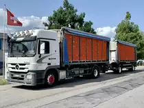 MB Actros Tiertransporter von Krummen Kerzers am 10.7.20 in Kerzers.