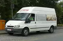 =Ford Transit steht auf einem Rastplatz an der A 7 im Juli 2019