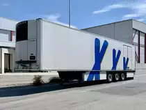 Ein Kühlauflieger von FruchtXpress am 13.7.20 in Kerzers.