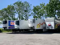 Mehrere Auflieger von Krummen Kerzers am 13.7.20 in Kerzers