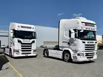 Zwei Scania Zugmaschinen von Krummen Kerzers am 13.7.20 in Kerzers.