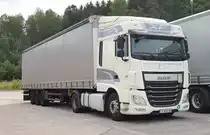=DAF XF von ViaTrans steht auf einem Rastplatz an der A 7 im Juli 2019