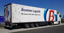 =MB Actros mit BRUMMER-Auflieger steht im April 2020 an der A3