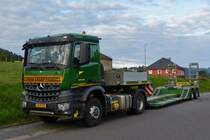 Mercedes Benz Actros Sattelzug steht am 17.07.2020 am Straenrand.