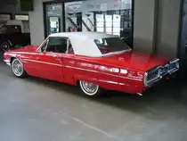 Profilansicht eines Ford Thunderbird Convertible aus dem Modelljahr 1965. Classic Remise Düsseldorf am 19.07.2020.
