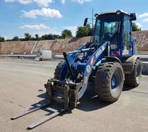 =Atlas-Radlader der Firma SCHNORPFEIL steht auf einer Baustelle an der A 7, 07-2020