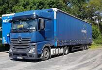 =MB Actros-Sattelzug steht im Juli 2020 in Uttrichshausen