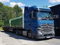 =MB Actros-Sattelzug steht im Juli 2020 in Uttrichshausen