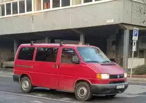 ROTer VW Transporter T4, gesehen in Januar, 2020