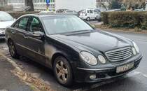 Mercedes-Benz E-Klasse W211 (Januar, 2020).