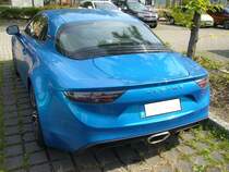 Heckansicht einer Renault Alpine A110, wie sie seit 2017 wieder gebaut wird. Automeile Höherweg in Düsseldorf am 19.07.2020.
