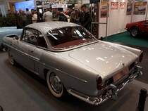Renault Floride Coupe, gebaut von 1959 bis 1963. Die Floride gab es als Coupe und Cabriolet. Im Laufe des Jahres 1963 wurde die Baureihe in Caravelle umbenannt und noch bis 1968 weiter produziert. Der im Heck verbaute Vierzylinderreihenmotor hatte bis zum Jahr 1961 einen Hubraum von 845 cm³ und leistete 36 PS. Später wurde der Motor auf 956 cm³ aufgebohrt und leistete 44 PS. Techno Classica Essen im März 2018.