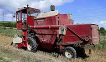 Mähdrescher  IHC 321 , 1972-81 gebaut, 4-Zyl.Diesel mit 3911ccm und 75PS, Juli 2020